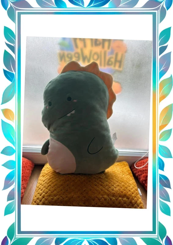Ontspannend en zacht dino kussen – photo 2
